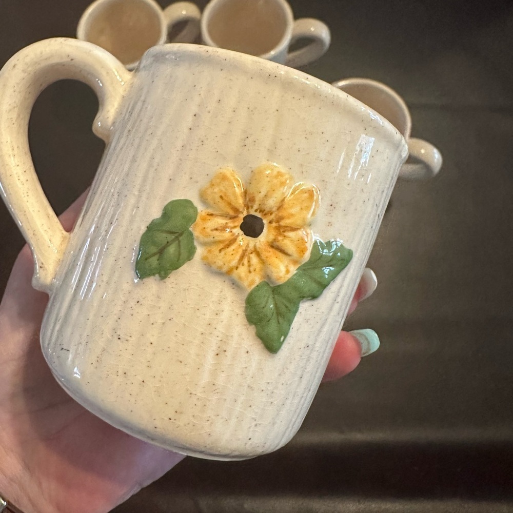 4 vintage butterfly mugs - Picture 5 of 8